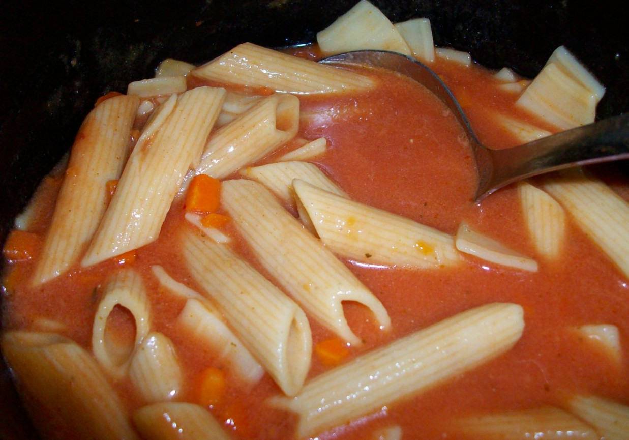 lekka zupa pomidorowa foto