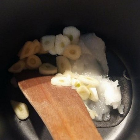 Krok 7 - Lekka zupa warzywno-rybna z mlekiem kokosowym foto