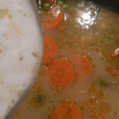 Krok 8 - Lekka zupa warzywno-rybna z mlekiem kokosowym foto