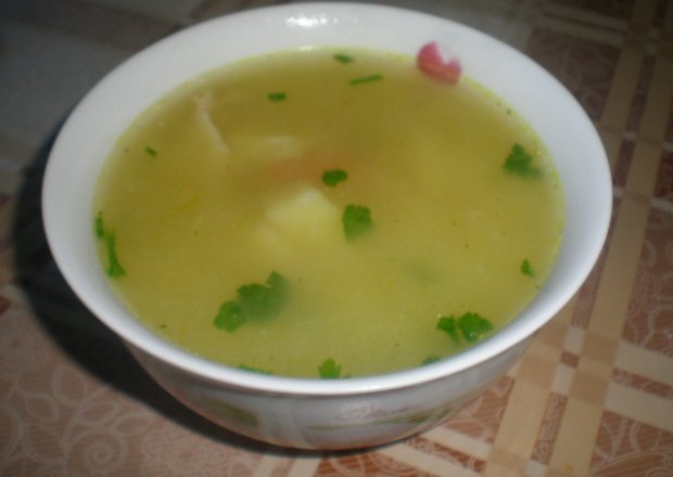 Fotografia przedstawiająca Lekka zupa wiosenna