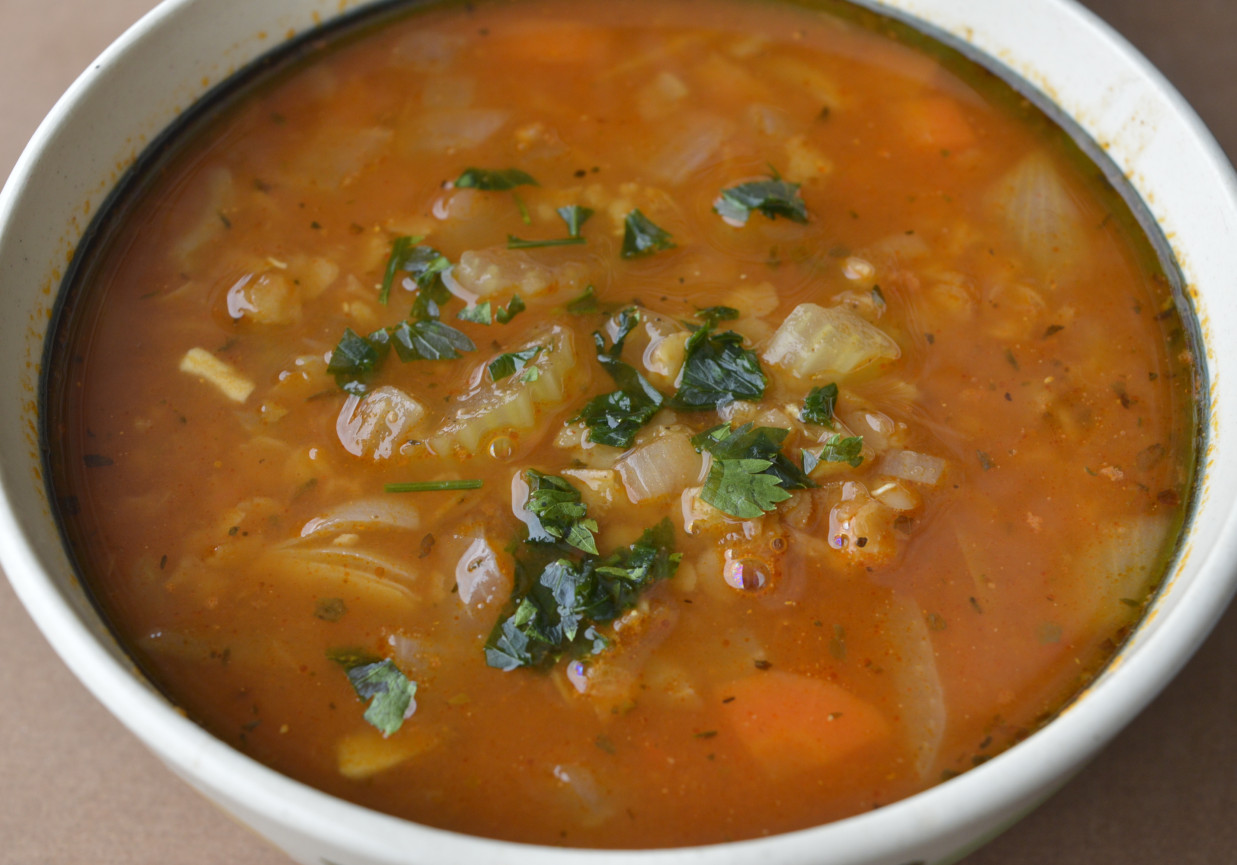Lekka zupa z czerwonej soczewicy foto