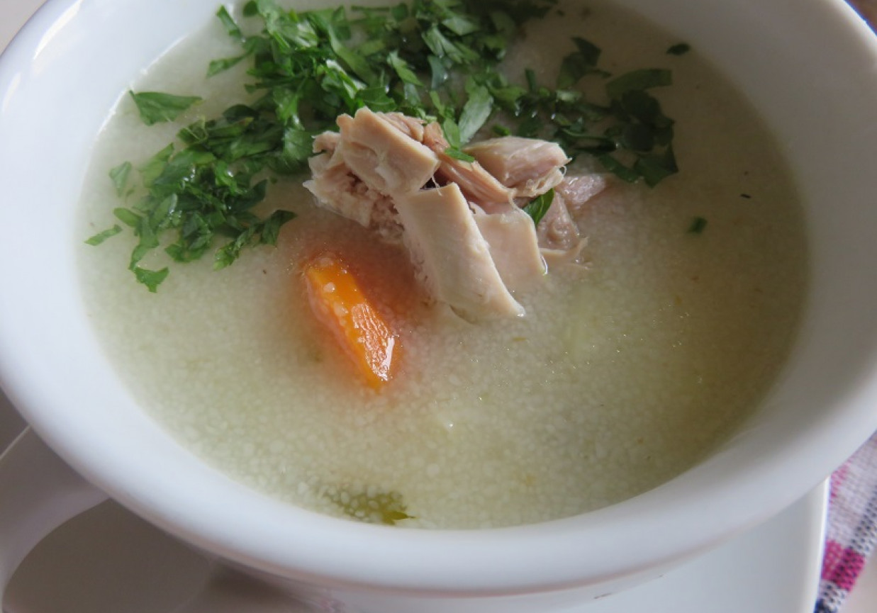 lekka zupa z kaszą manną foto