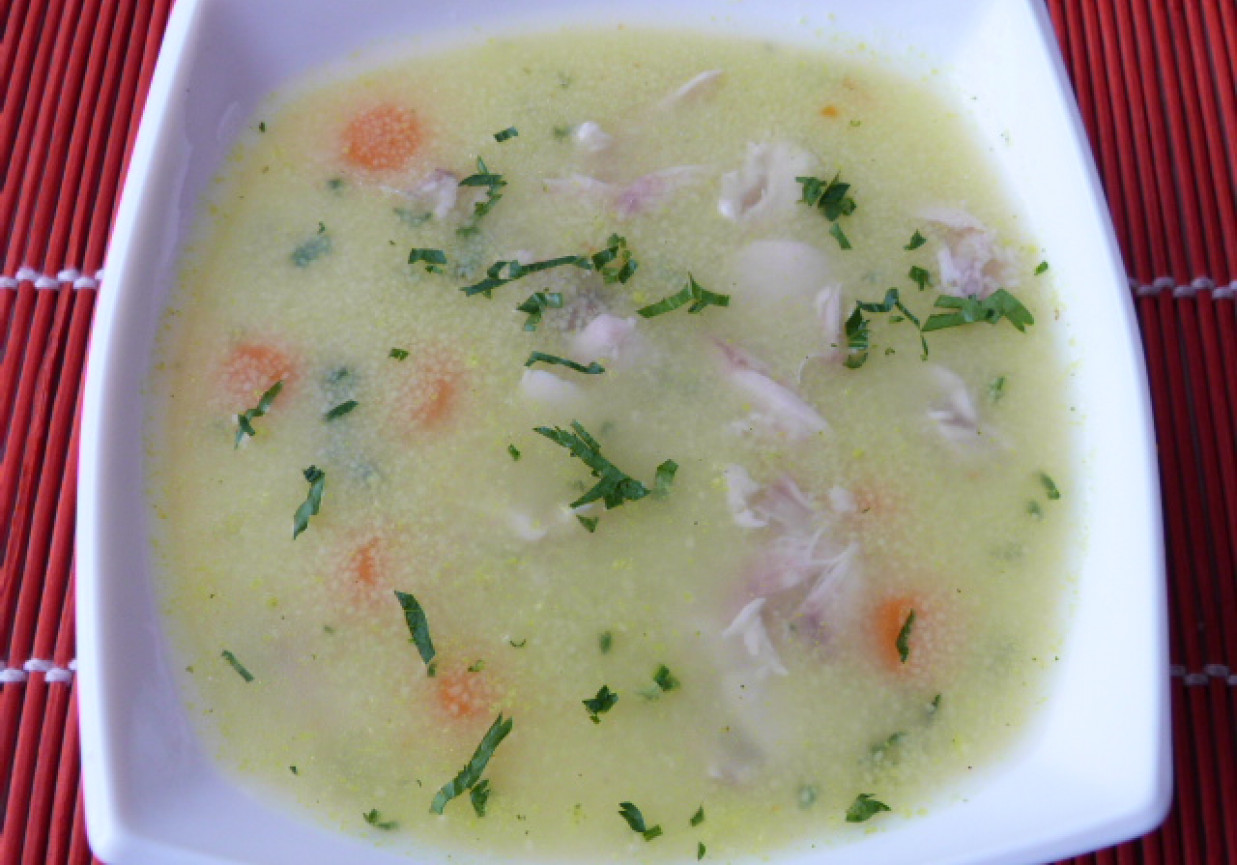 Lekka zupa z kaszą manną foto