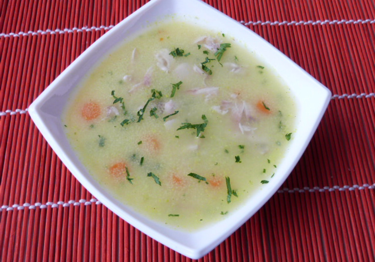 Lekka zupa z kaszą manną foto
