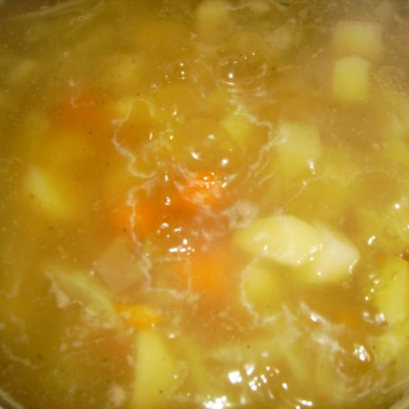 Krok 4 - Lekka zupa z młodych warzyw foto