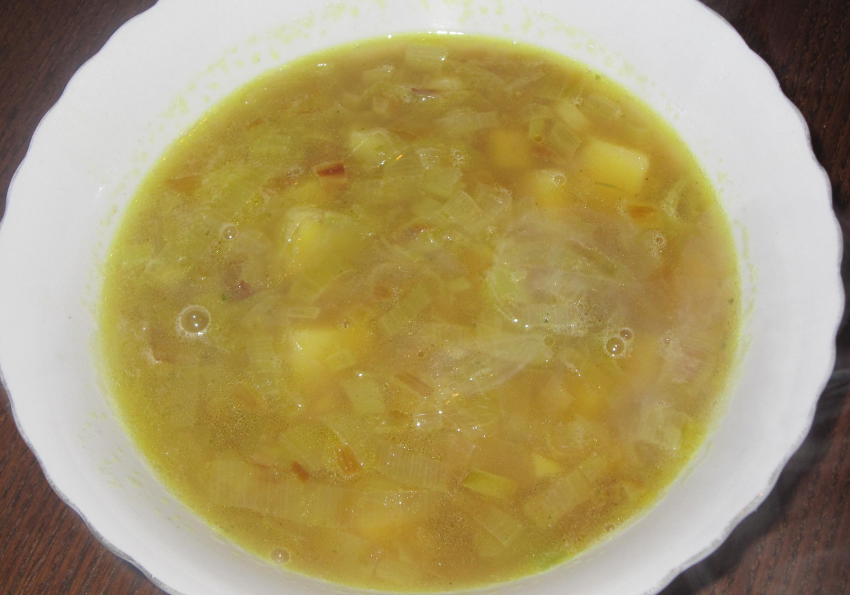 LEKKA ZUPA Z PORÓW foto