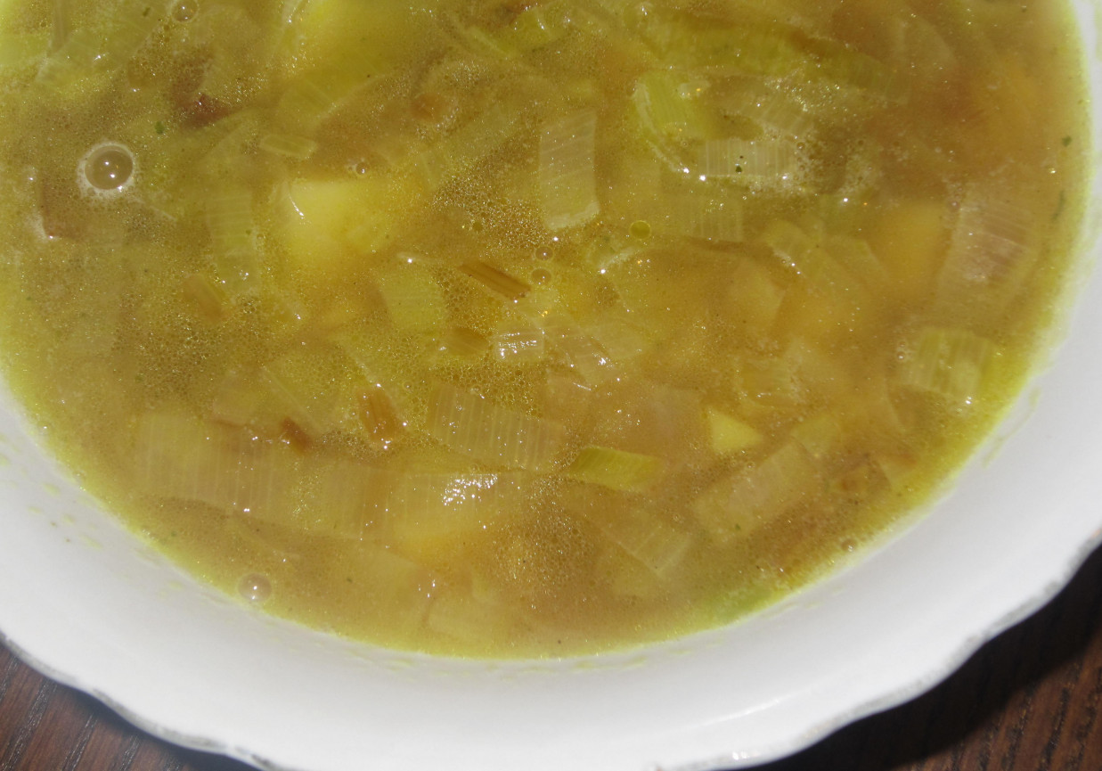 LEKKA ZUPA Z PORÓW foto