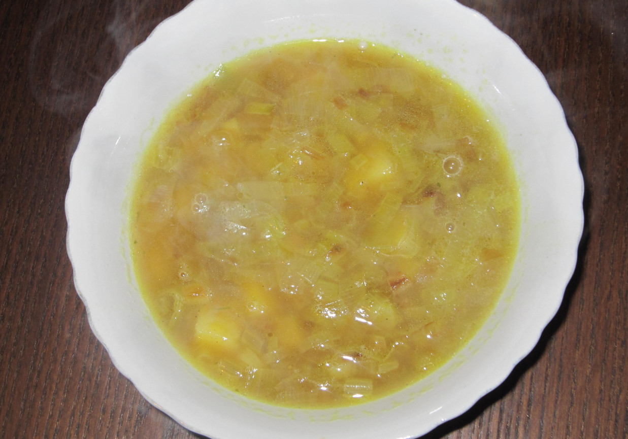 LEKKA ZUPA Z PORÓW foto