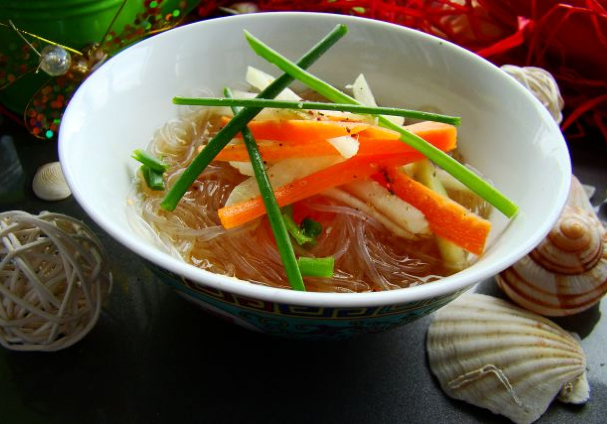Lekka zupka z makaronem ryżowym foto