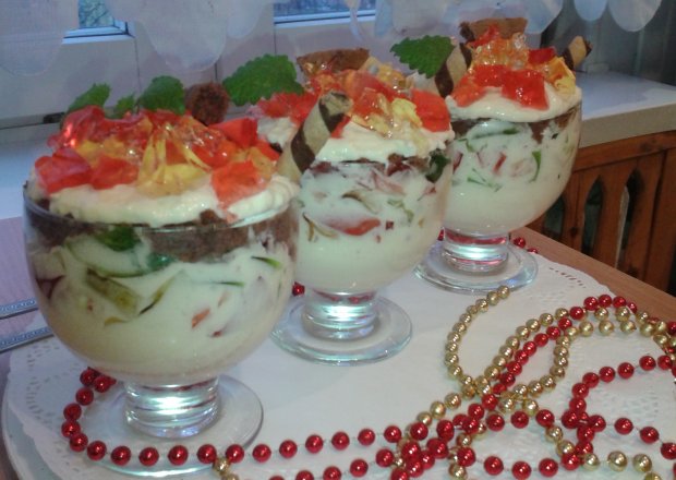 Fotografia przedstawiająca Lekki deserek jogurtowy.