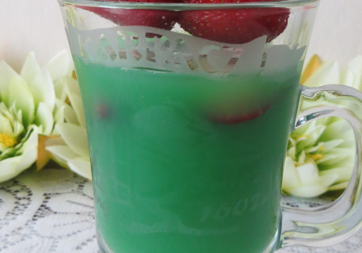 Lekki drink "Zielona truskawka" foto