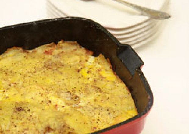 Fotografia przedstawiająca Lekki omlet ze szczypiorkiem i ziemniakami