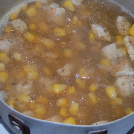 Krok 3 - Lekki sos drobiowy z groszkiem i kukurydzą foto