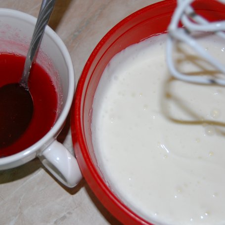 Krok 1 - Lekki torcik jogurtowy z pianką cytrynową foto