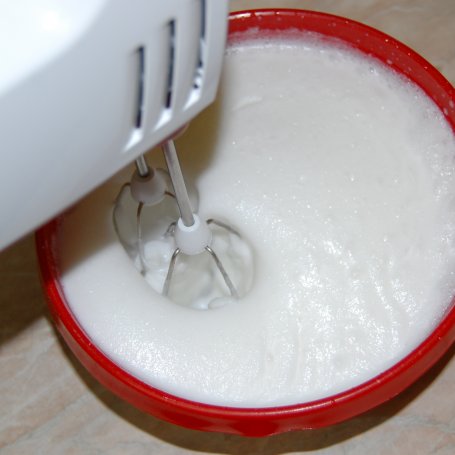 Krok 3 - Lekki torcik jogurtowy z pianką cytrynową foto