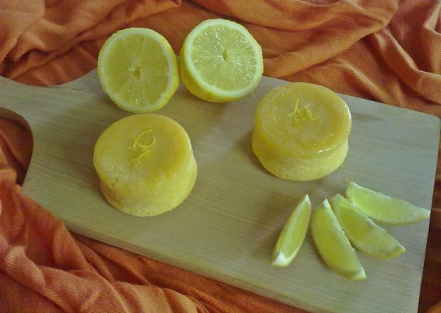 Fotografia przedstawiająca Lekkie ciastka cytrynowe