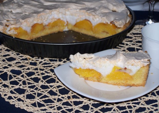 Fotografia przedstawiająca Lekkie ciasto do wieczornej kawki, czyli tarta z brzoskwiniami :)