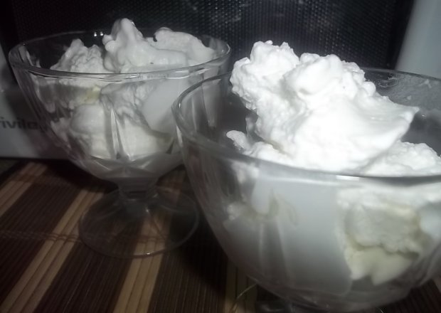 Fotografia przedstawiająca Lekkie lody miętowo- cytrynowe