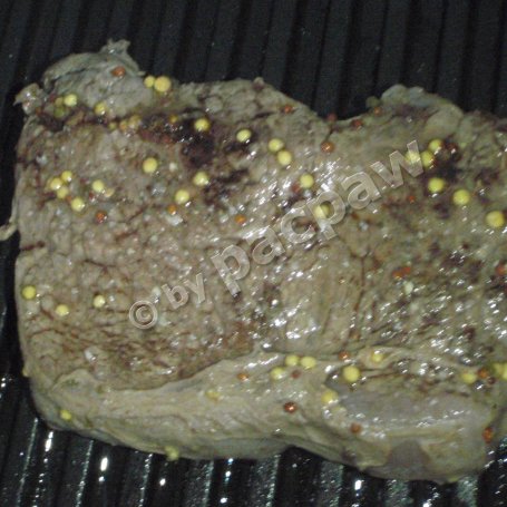 Krok 4 - Lekko pikantny stek wołowy sous vide w sosie z musztardy francuskiej foto