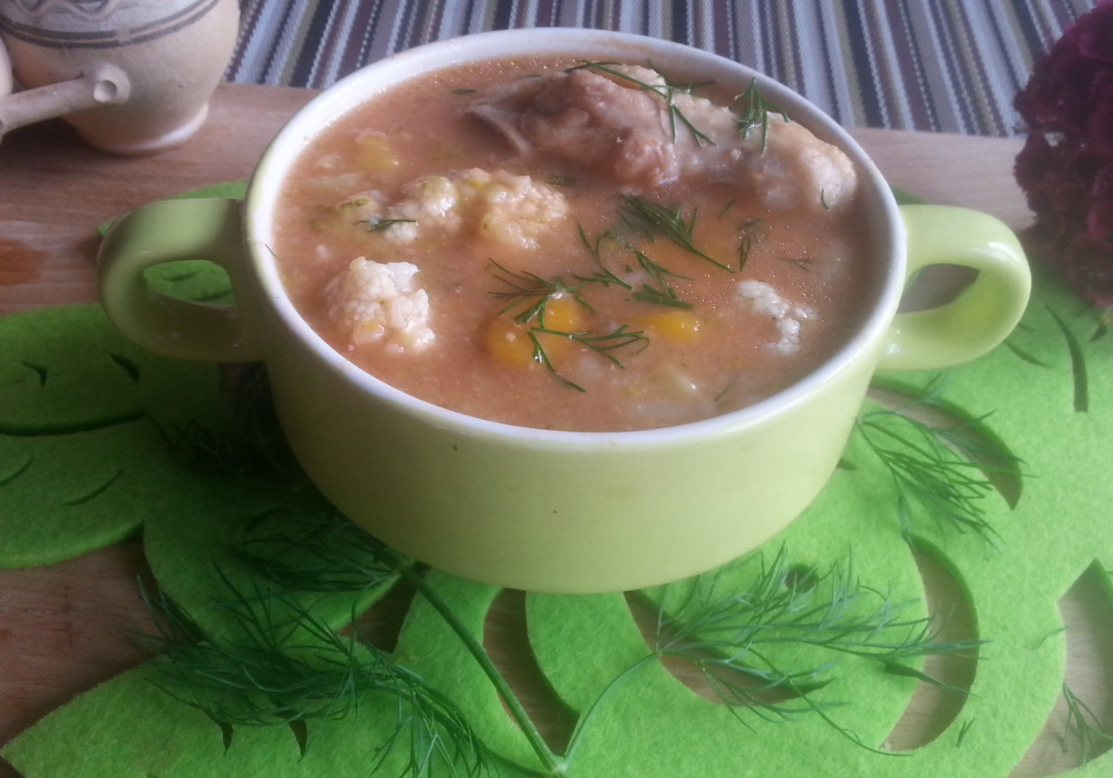Lekko pomidorowa zupa z warzywami  i z kalafiorem foto