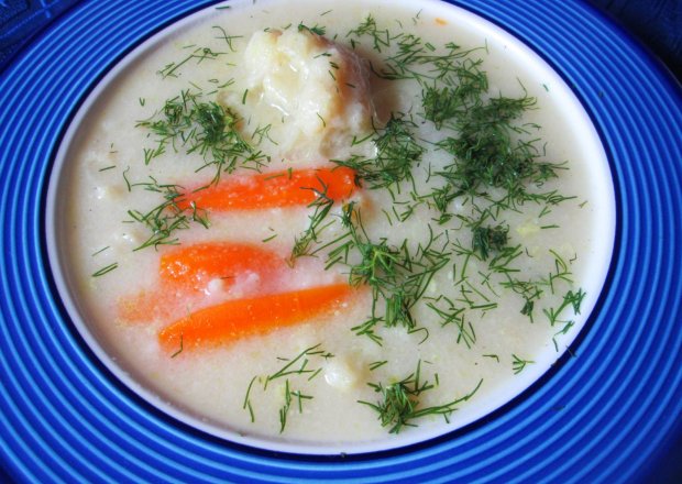 Fotografia przedstawiająca Lekkostrawna zupa z manną