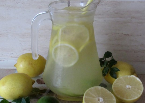 Fotografia przedstawiająca Lemoniada cytrynowa