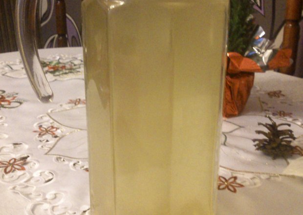 Fotografia przedstawiająca Lemoniada miodowo-cytrynowa z imbirem