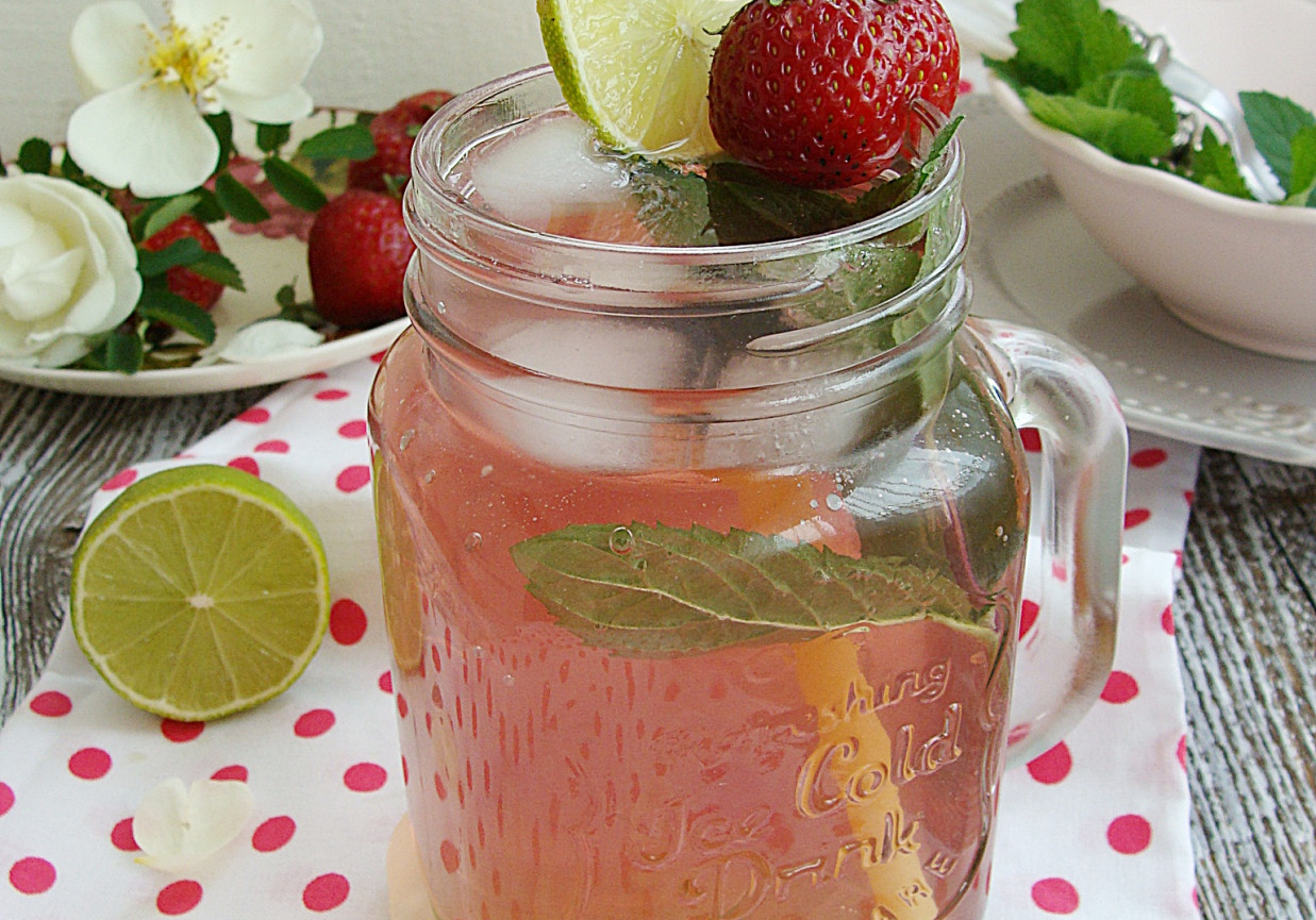 Lemoniada rabarbarowo-truskawkowa foto