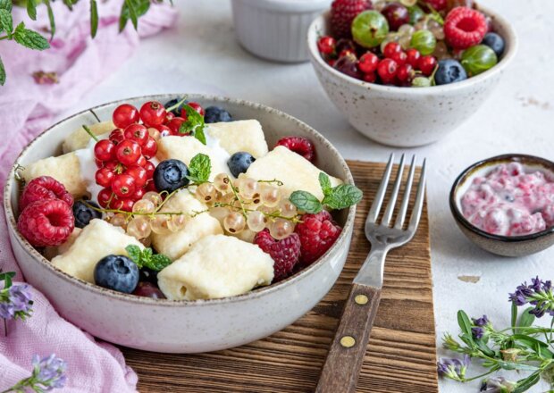 Fotografia przedstawiająca Leniwe  z serem i ziemniakami na słodko