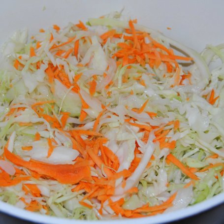 Krok 2 - Letni bigos z młodej kapusty foto