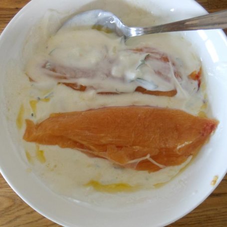 Krok 2 - Letnia sałatka z kurczakiem marynowanym w jogurcie, rozmarynie i czosnku foto