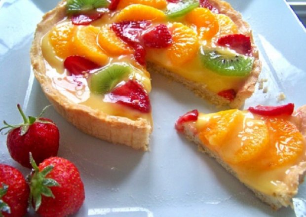 Fotografia przedstawiająca Letnia tarta z owocami