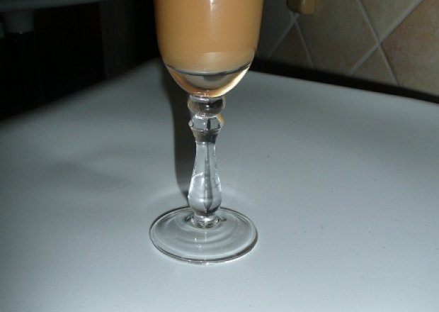 Fotografia przedstawiająca likier kukułkowo- kawowy