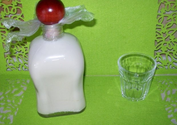 Fotografia przedstawiająca Likier z mleczkiem kokosowym