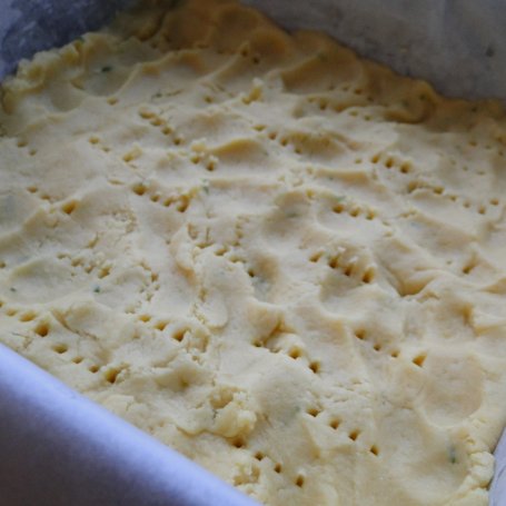 Krok 3 - Limonkowe ciasto z jagodami foto