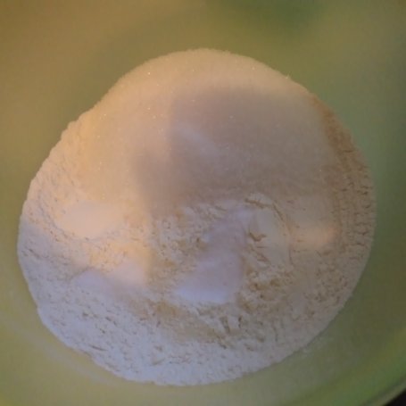 Krok 2 - Limonkowe muffinki na jogurcie naturalnym :) foto
