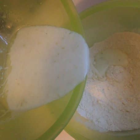 Krok 4 - Limonkowe muffinki na jogurcie naturalnym :) foto