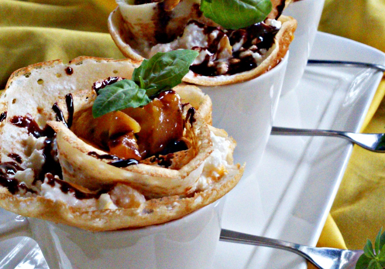 Limonkowo-miętowe naleśniki z serem i brzoskwinią Zewy foto