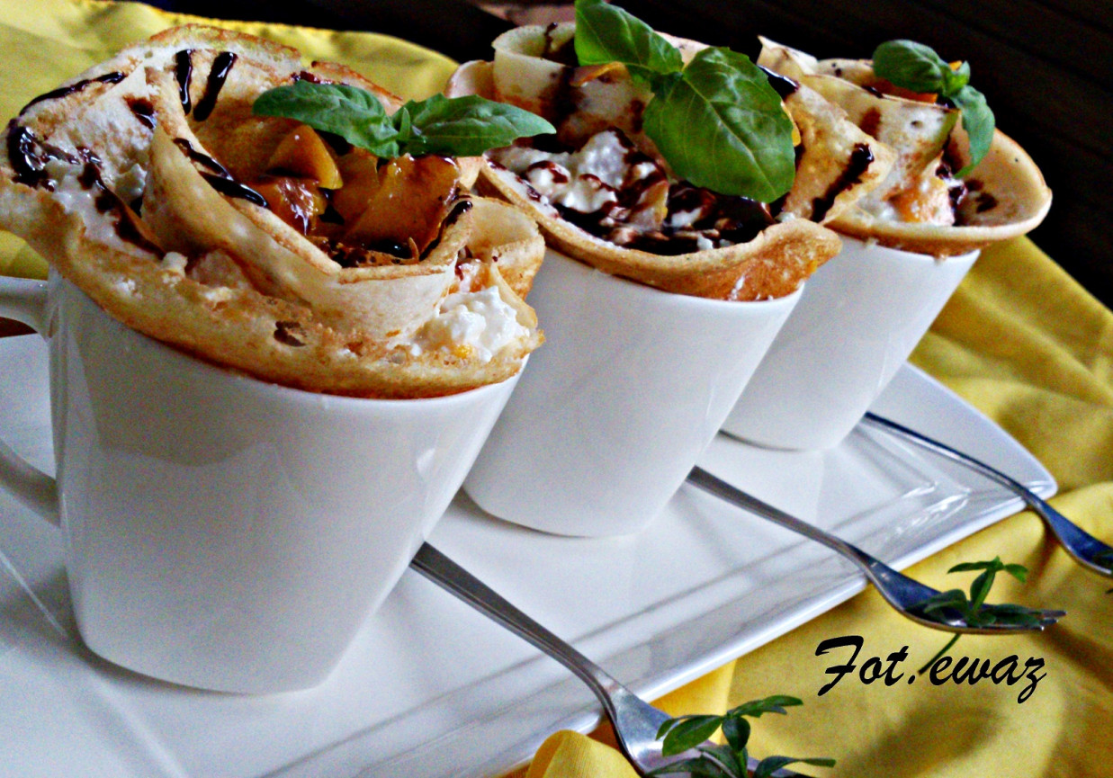 Limonkowo-miętowe naleśniki z serem i brzoskwinią Zewy foto