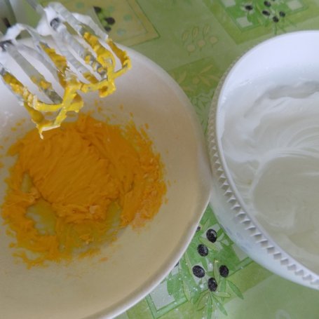 Krok 2 - Limonkowy jogurtowiec a'la sernik foto