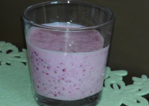 Fotografia przedstawiająca Lodowaty jogurt malinowy