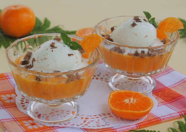 Fotografia przedstawiająca Lodowo-mandarynkowy deser