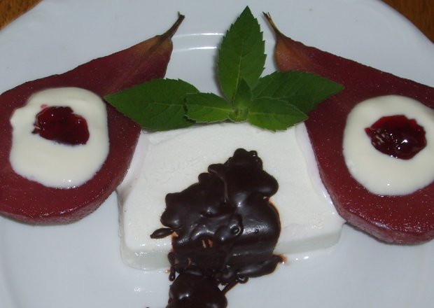 Fotografia przedstawiająca Lodowo-gruszkowy deser