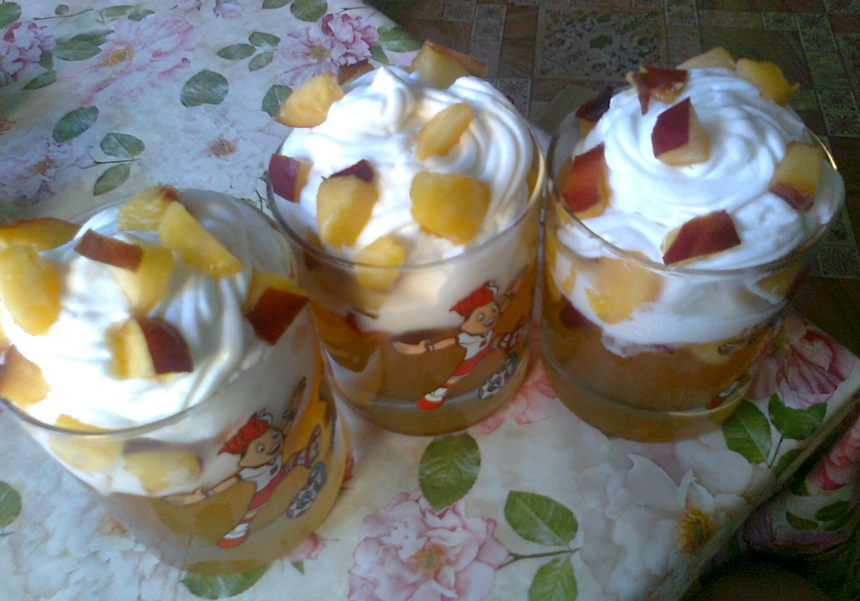 Lodowo-kisielowy deser z nektarynkami foto