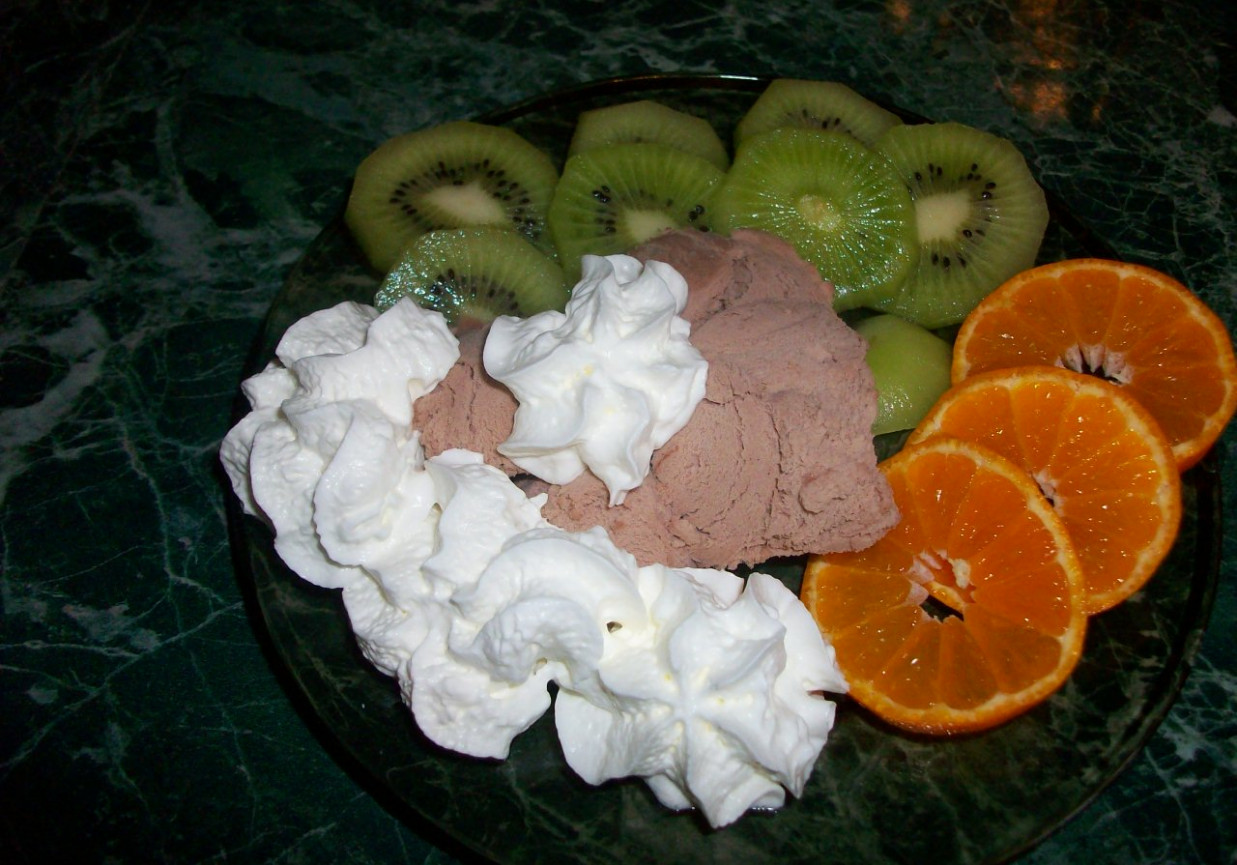 lodowy deser z owocami foto