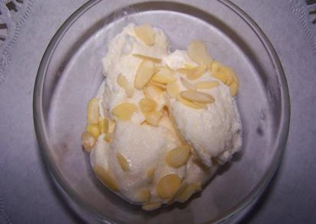 Fotografia przedstawiająca lody amaretto