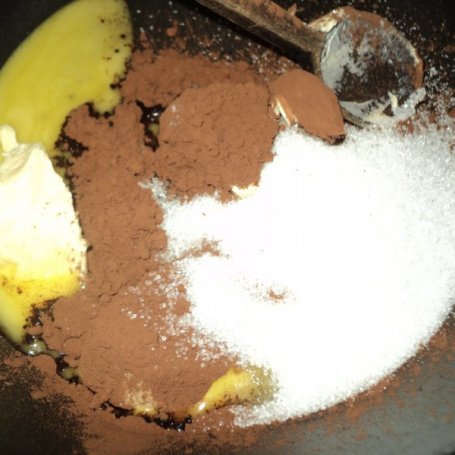 Krok 4 - Lody domowe kawowo- śmietankowe z sosem czekoladowym foto