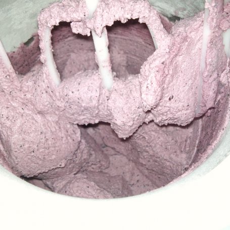 Krok 2 - Lody jagodowe foto