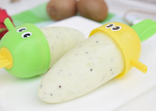 Fotografia przedstawiająca Lody jogurtowo-miodowe z kiwi