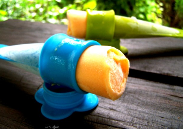Fotografia przedstawiająca lody jogurtowo z papają